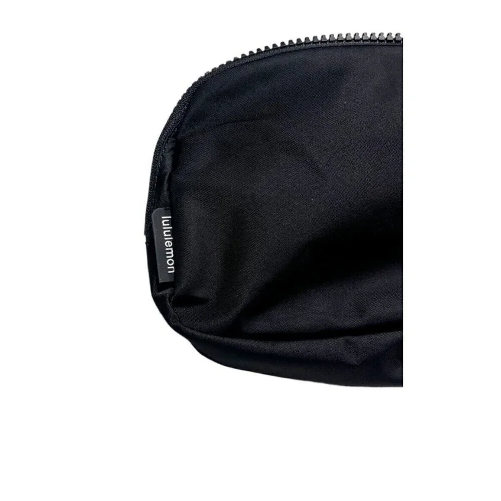 NWT Lululemon Everywhere waist bag & Fanny Pack Extended Strap Black - Picture 2 of 12
